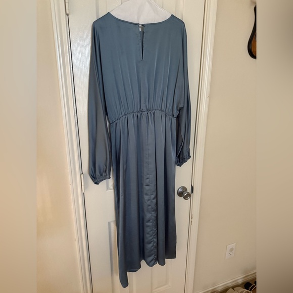 Beautiful satin dress pale blue - Picture 7 of 7